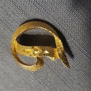 MAMSELLE Signed vintage Mamselle intial D goldtone brooch.